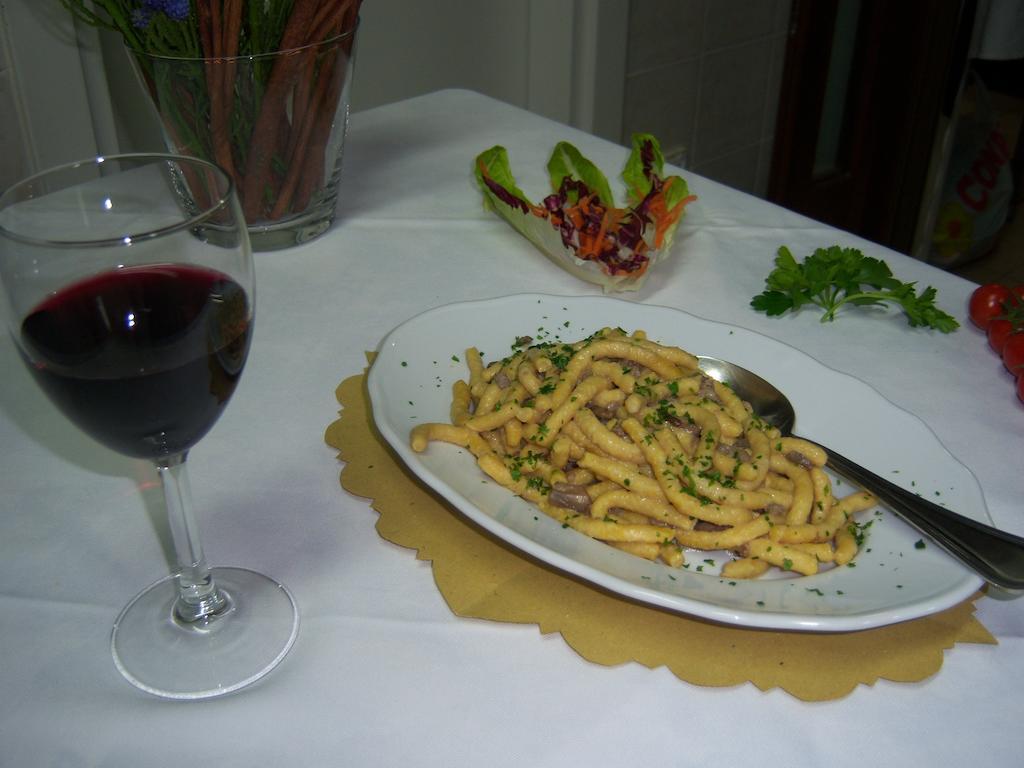 פרגולה Agriturismo Lo Sgorzolo מראה חיצוני תמונה