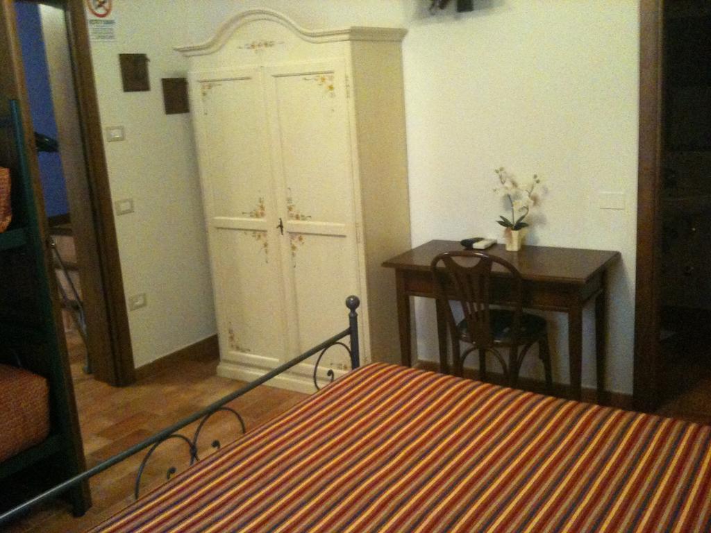 פרגולה Agriturismo Lo Sgorzolo חדר תמונה