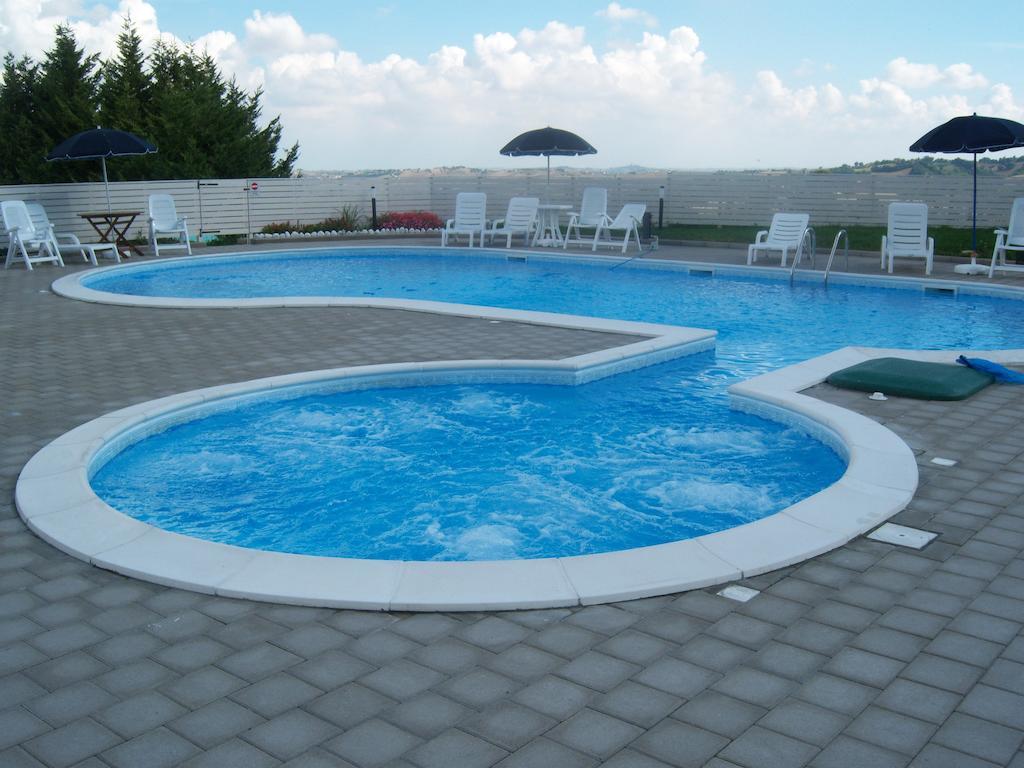 פרגולה Agriturismo Lo Sgorzolo מראה חיצוני תמונה